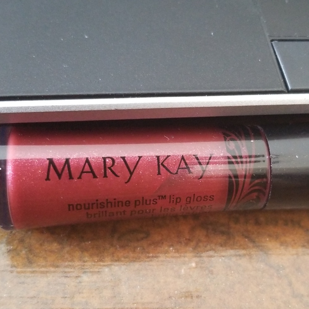 MaryKay Nourishine Plus - SparkleBerry
